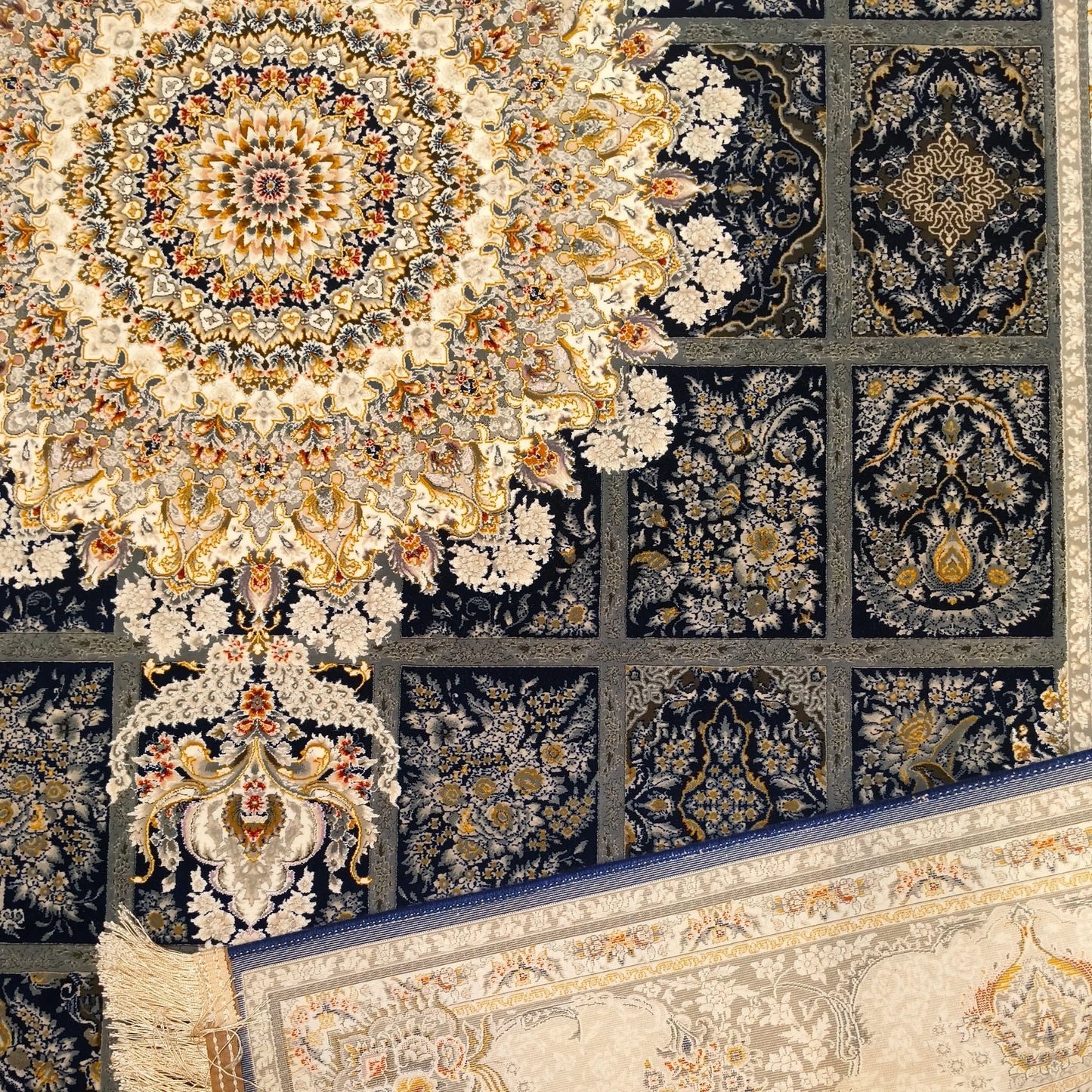 سجادة فارسية فاخرة باللون الأزرق الداكن - الراحة والجمال