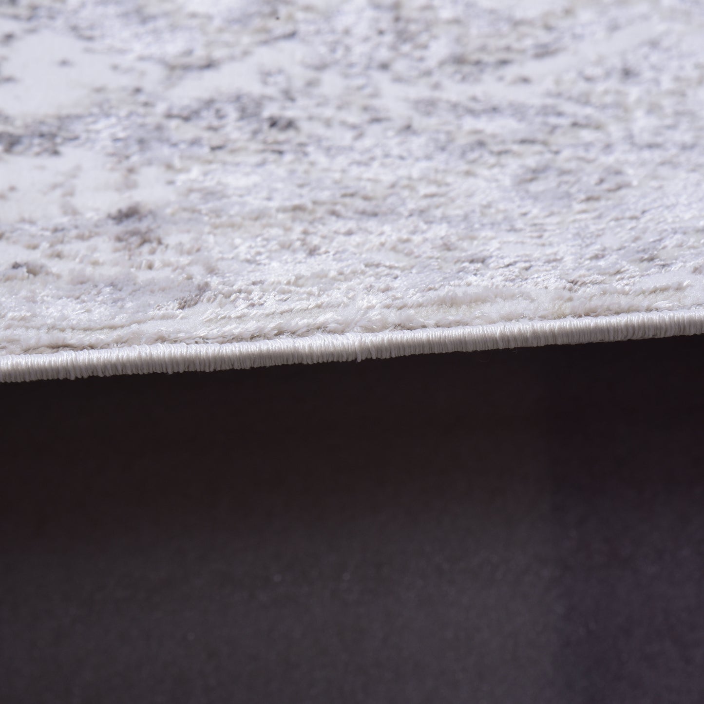 White/Vizon Modern Carpet