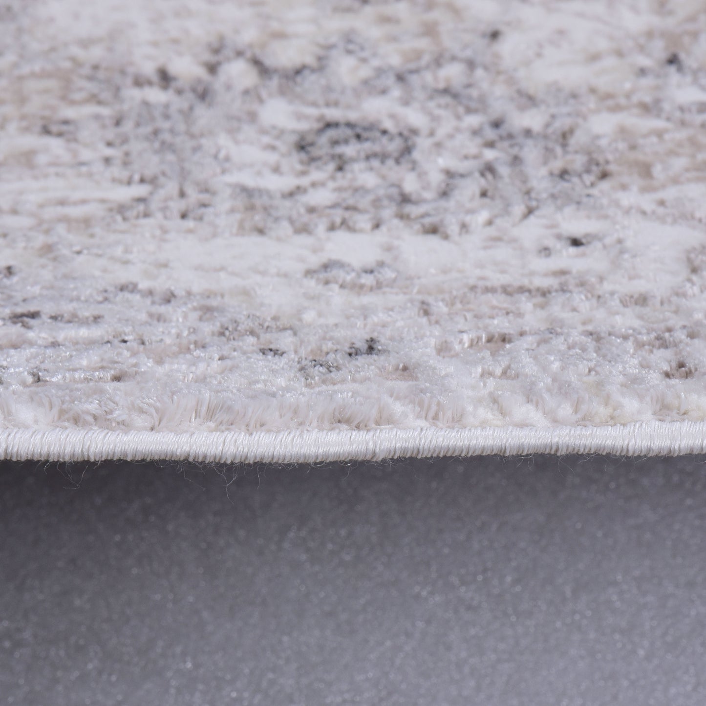 White/Vizon Modern Carpet