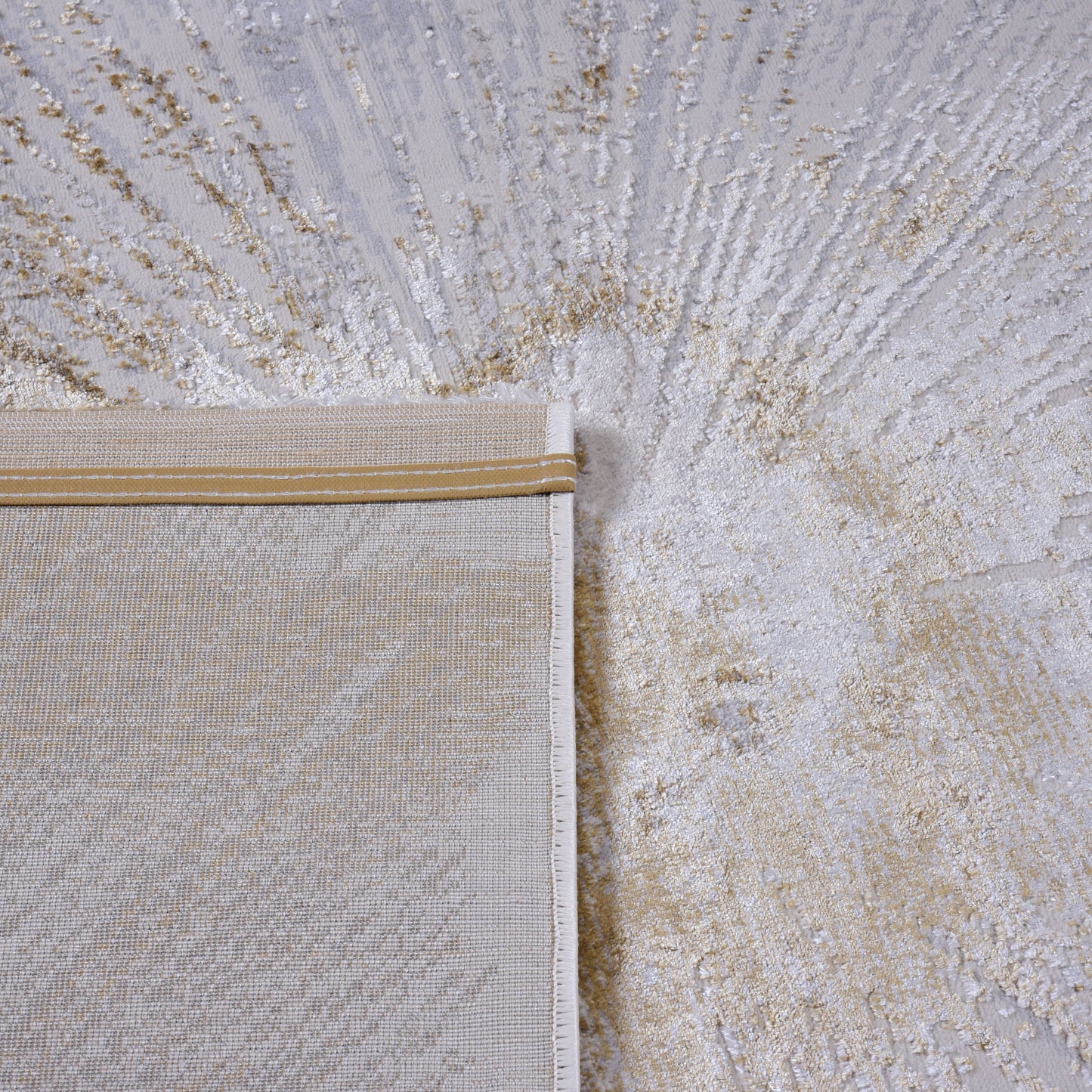 L.Grey/Gold Traditional Carpet