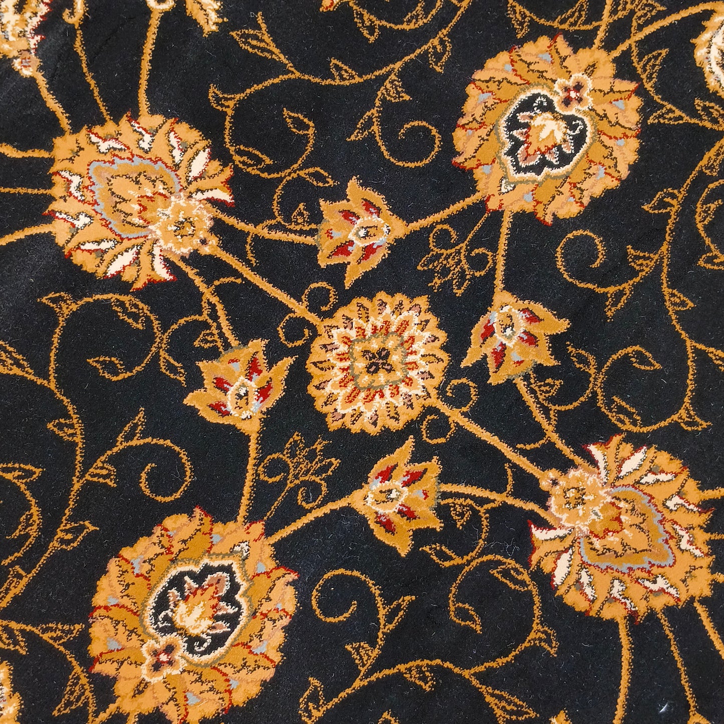 Black Cream Round Traditional Carpet